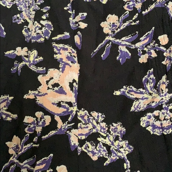 Billabong floral romper. Size M. Never worn! - Picture 4 of 4